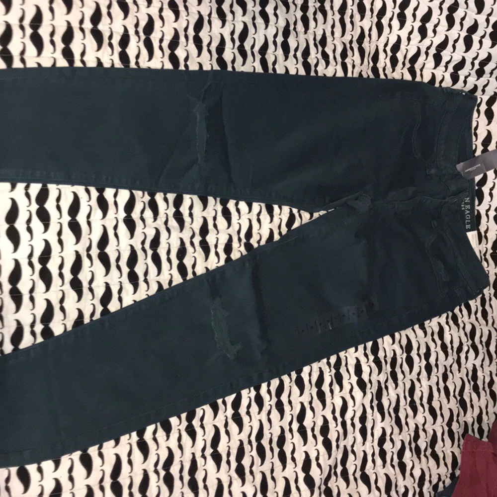 Size 6 brand new American Eagle jeans.